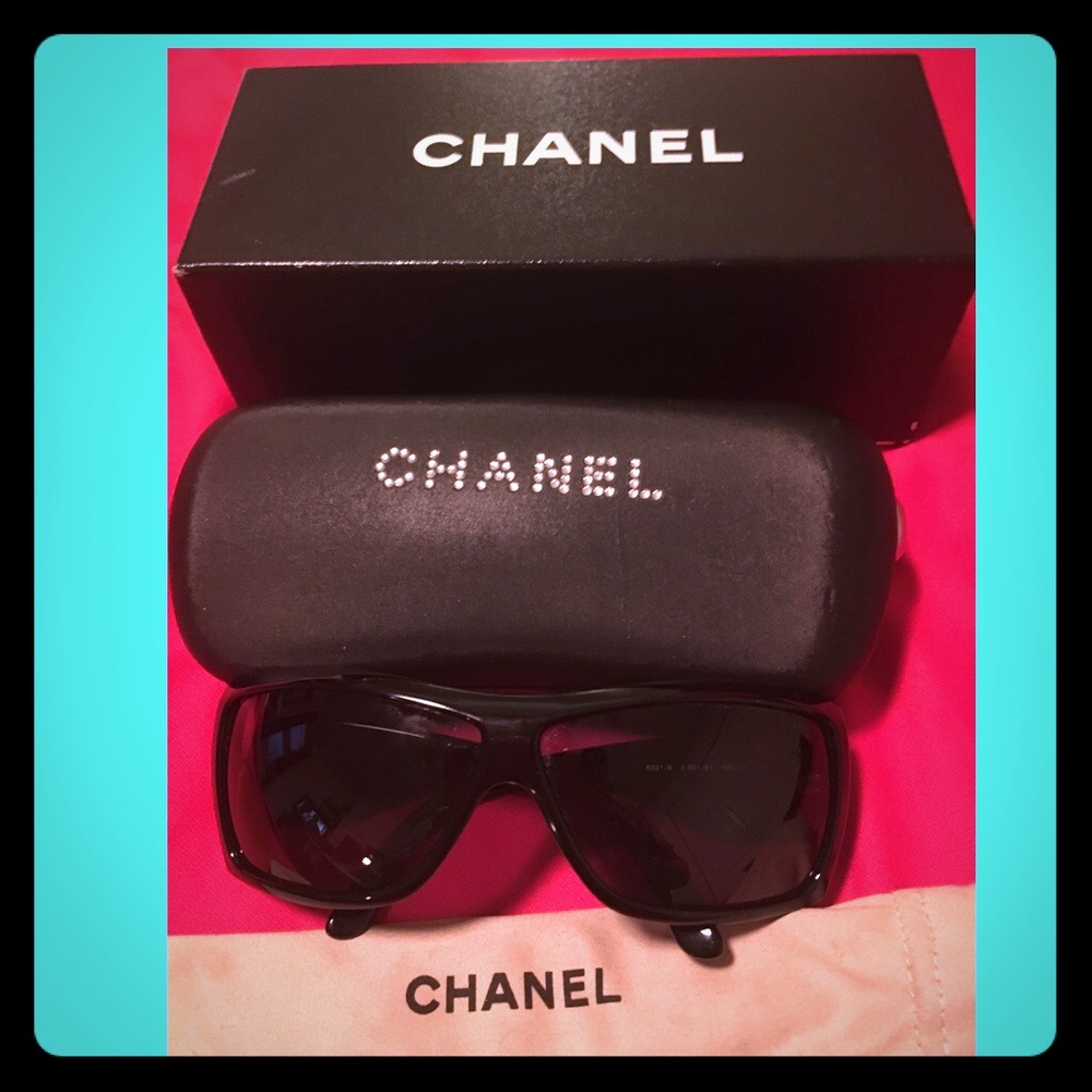 NWOT CHANEL SUNGLASSES - Picture 1 of 3